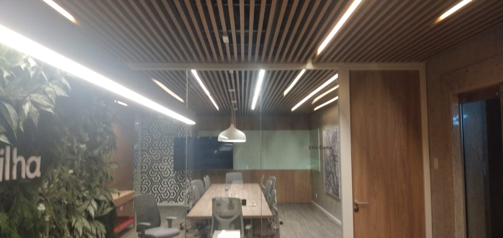 Sala de reunião finalizada do Comercial Farroupilha em Porto Alegre