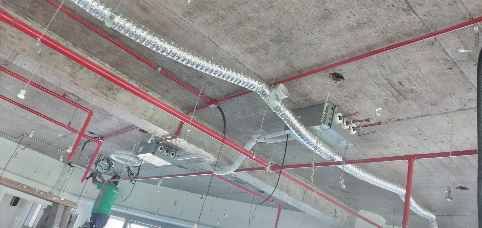 Instalação de dutos industriais no Blue Point Franchiser (Ortobom)